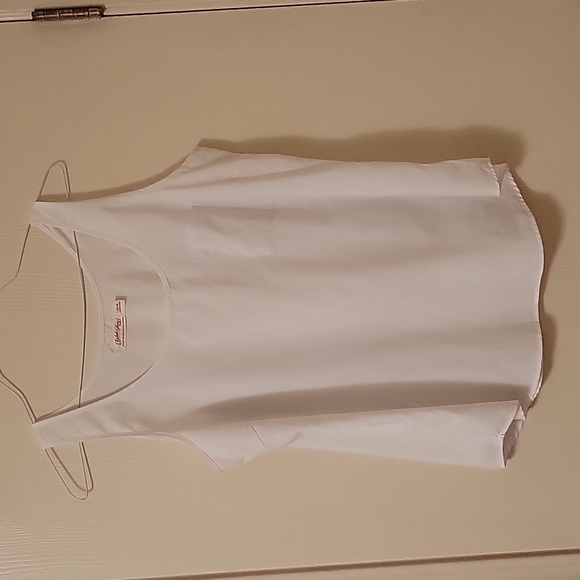 White sleeveless top. Size L - Picture 1 of 5